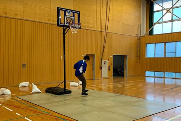 体育館内での圧力テスト